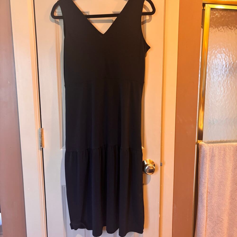 Banana Republic Black Tiered V-Neck Midi Dress - Petite Medium - Versatile LBD - Picture 5 of 10